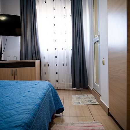Casa La Dinamo Hotel Două Mai Kültér fotó