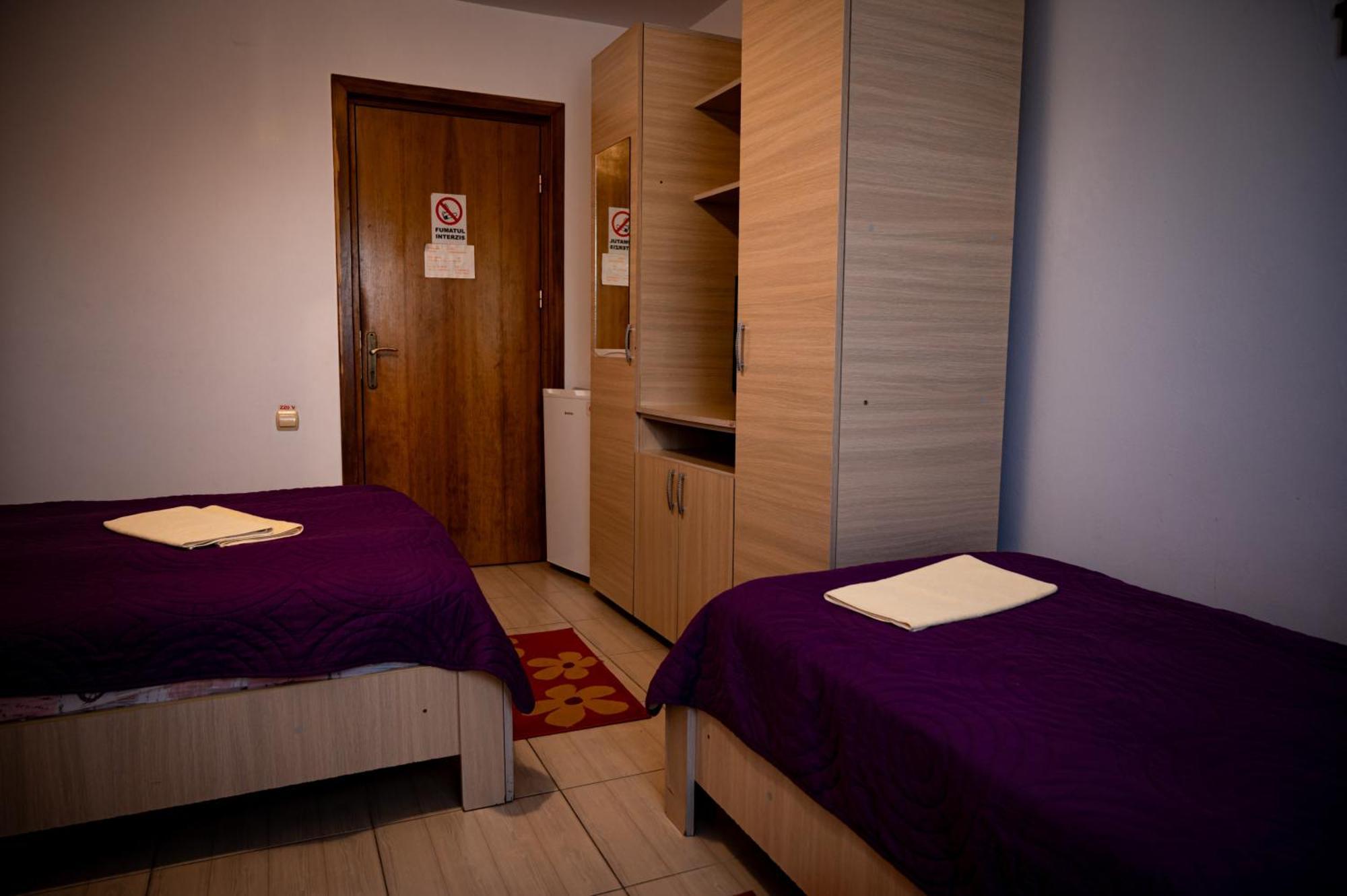 Casa La Dinamo Hotel Două Mai Kültér fotó