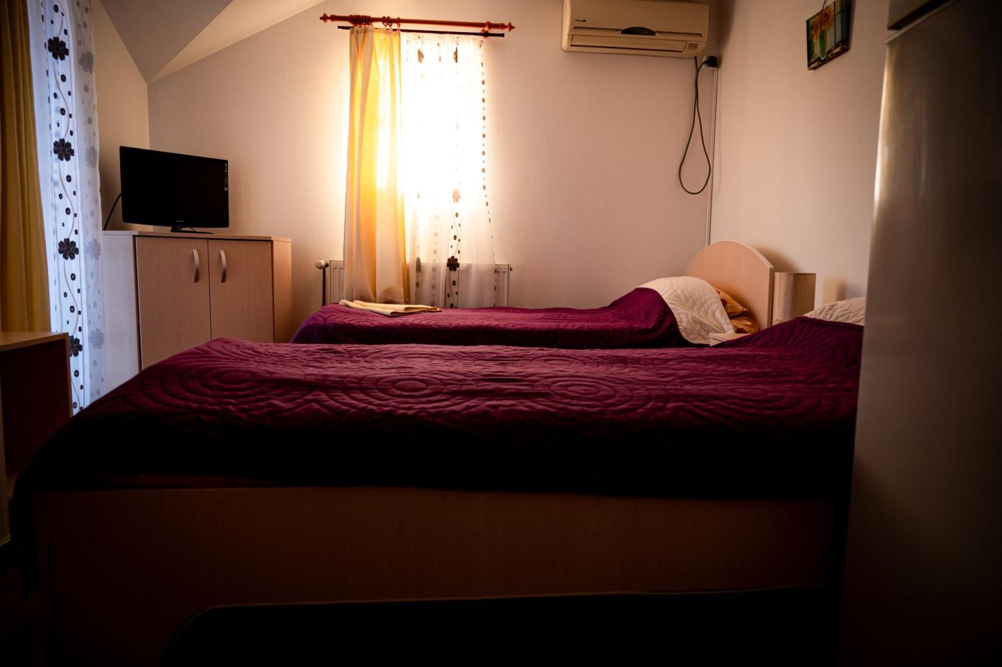Casa La Dinamo Hotel Două Mai Kültér fotó