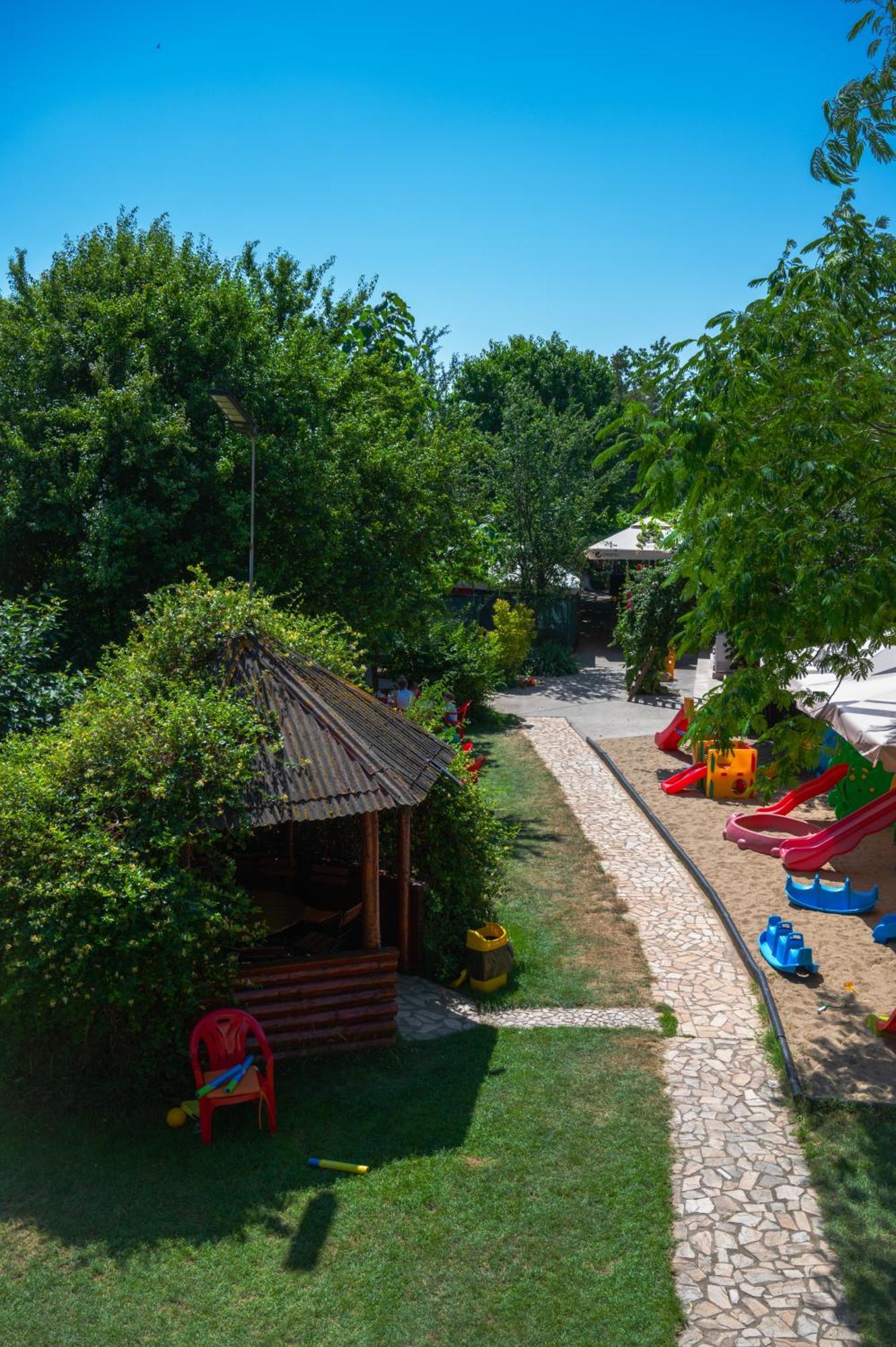 Casa La Dinamo Hotel Două Mai Kültér fotó