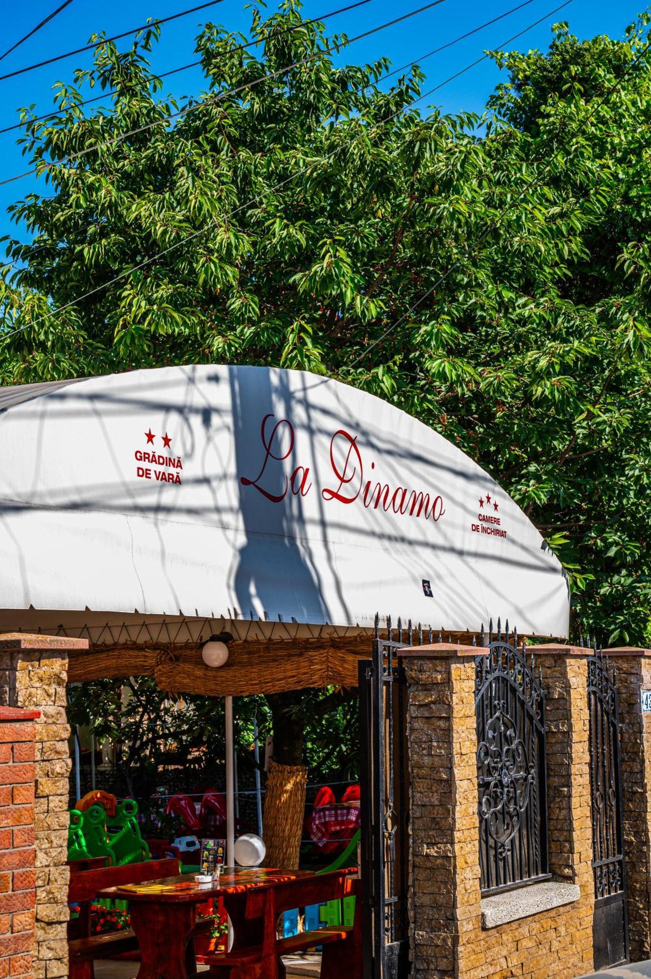 Casa La Dinamo Hotel Două Mai Kültér fotó